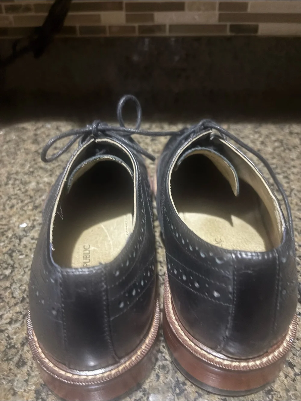 Banana Republic elegant wingtip
